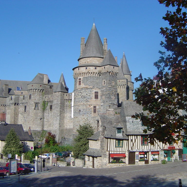 Château_de_Vitré_Place_St-Yves
